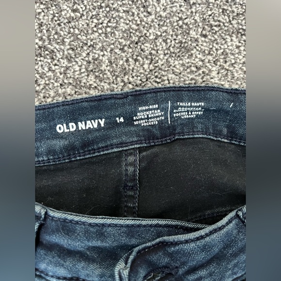 Old Navy Rockstar Super Skinny Jeans - Picture 3 of 3